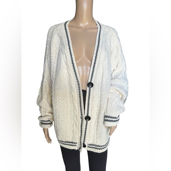 ✨ NWT TAYLOR SWIFT FOLKLORE CARDIGAN Size  M/L - Picture 2 of 16